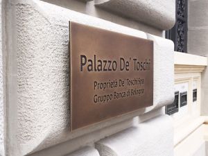 Palazzo De Toschi Targa in ottone Palazzo De Toschi Targa in ottone
